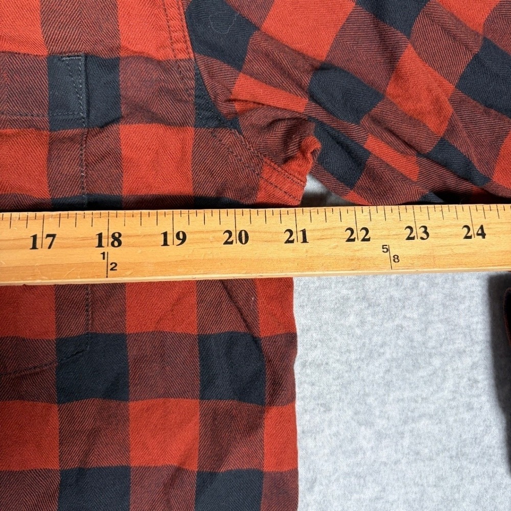 Stio Button-Up Shirt Men's Medium Red Black Plaid Lightweight Flannel - Picture 4 of 9